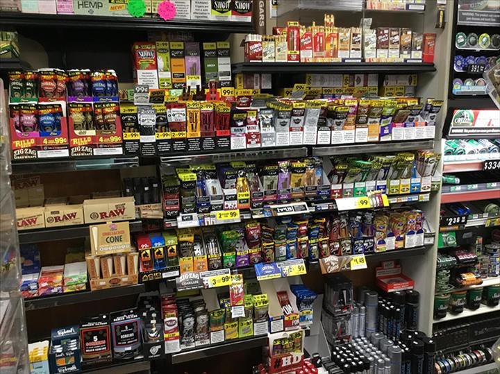 Rolling supplies and RYO tobacco at Discount Smokes Louisville